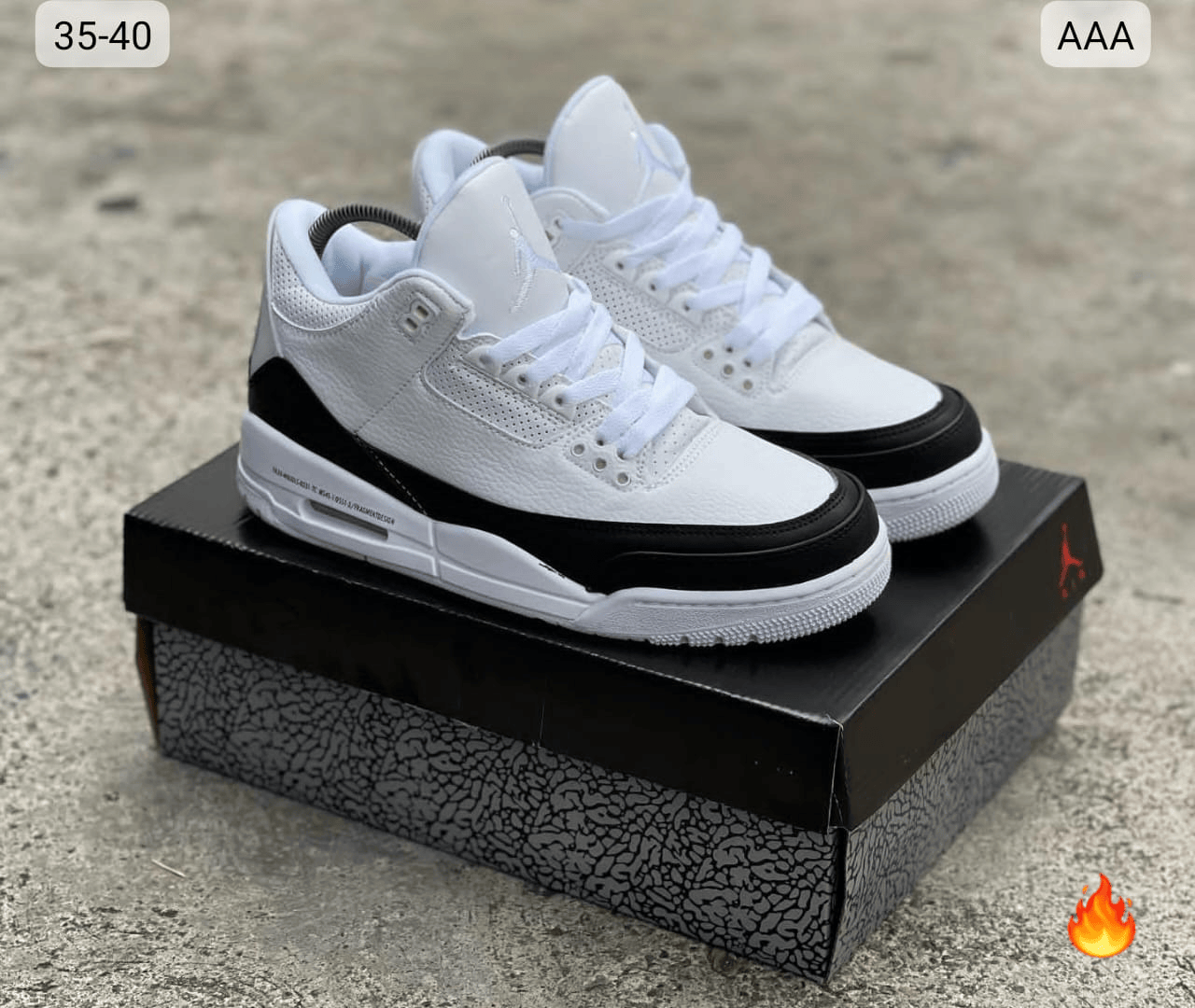 Tenis blanco con detalles negros